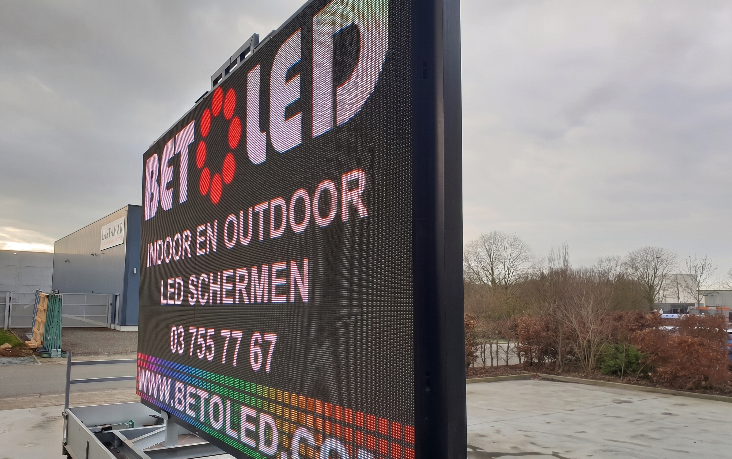 Scherm van 4.5m x 2.6m op trailer, pixel pitch 5mm