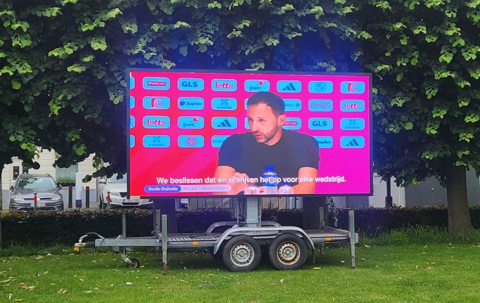 Hoge resolutie outdoor scherm van 8m² op dubbel-as aanhangwagen