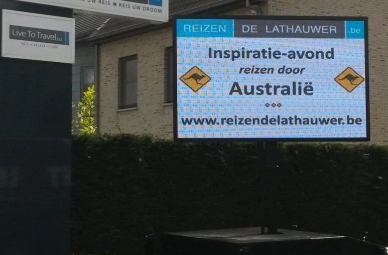 Medium resolutie scherm van 4m² op enkel-as aanhangwagen